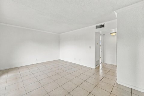 Купить кондоминиум в Помпано-Бич, Флорида 3 комнаты, 75.44м2, № 2420911 - фото 6