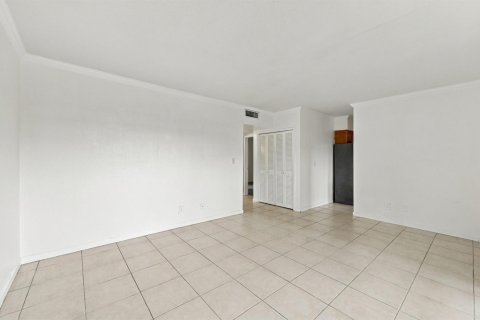 Купить кондоминиум в Помпано-Бич, Флорида 3 комнаты, 75.44м2, № 2420911 - фото 8