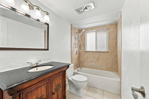 Купить кондоминиум в Помпано-Бич, Флорида 3 комнаты, 75.44м2, № 2420911 - фото 22