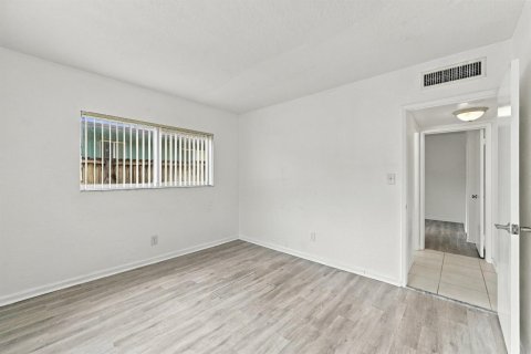Купить кондоминиум в Помпано-Бич, Флорида 3 комнаты, 75.44м2, № 2420911 - фото 20
