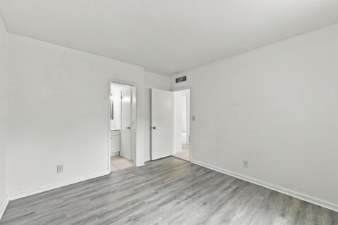 Купить кондоминиум в Помпано-Бич, Флорида 3 комнаты, 75.44м2, № 2420911 - фото 16