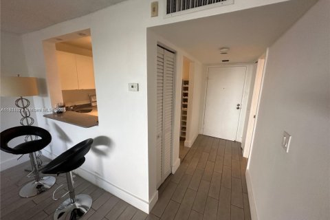 Condominio en venta en Miami, Florida, 1 dormitorio, 76.74 m2 № 2012197 - foto 11