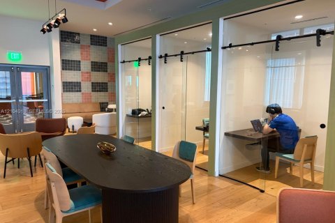 Condo in Miami, Florida, 1 bedroom № 2410717 - photo 5