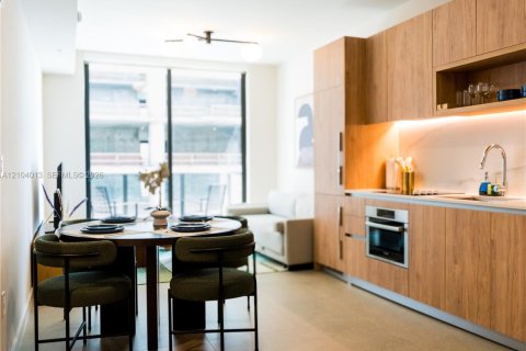 Condo in Miami, Florida, 1 bedroom № 2410717 - photo 9