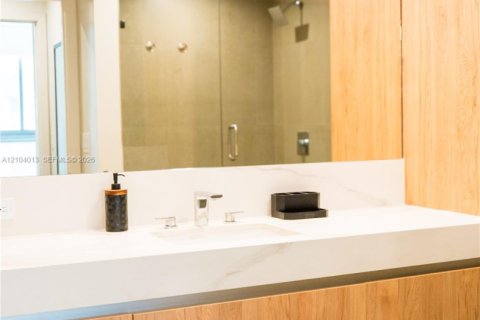 Condo in Miami, Florida, 1 bedroom № 2410717 - photo 14