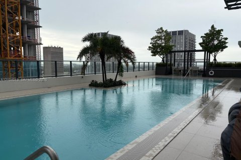 Condo in Miami, Florida, 1 bedroom № 2410717 - photo 2