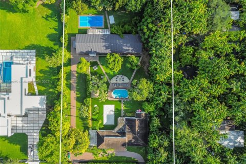 House in Miami, Florida 11 bedrooms, 633.97 sq.m. № 1922124 - photo 2