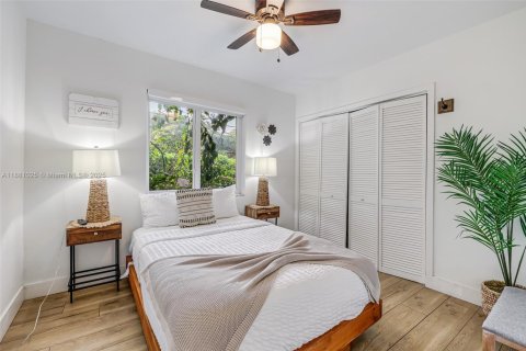 House in Miami, Florida 11 bedrooms, 633.97 sq.m. № 1922124 - photo 24