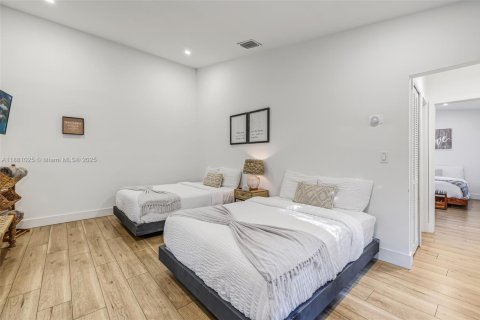 House in Miami, Florida 11 bedrooms, 633.97 sq.m. № 1922124 - photo 28