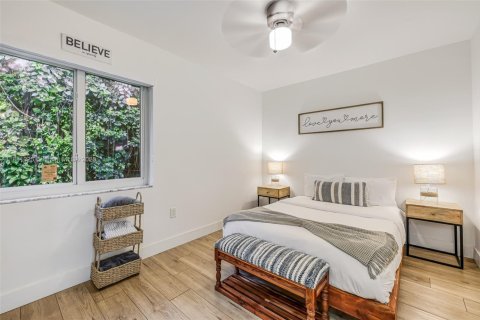 House in Miami, Florida 11 bedrooms, 633.97 sq.m. № 1922124 - photo 25
