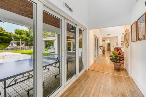 House in Miami, Florida 11 bedrooms, 633.97 sq.m. № 1922124 - photo 14