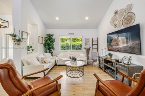 House in Miami, Florida 11 bedrooms, 633.97 sq.m. № 1922124 - photo 7
