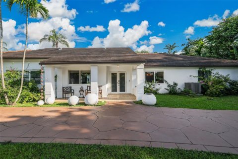 House in Miami, Florida 11 bedrooms, 633.97 sq.m. № 1922124 - photo 3