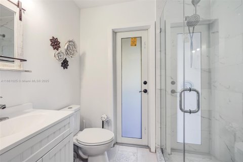 House in Miami, Florida 11 bedrooms, 633.97 sq.m. № 1922124 - photo 22