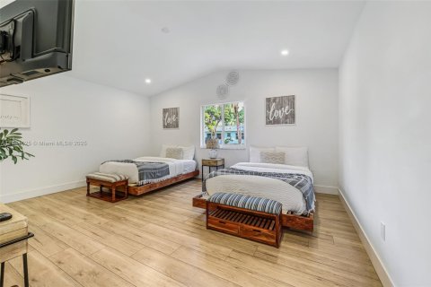 House in Miami, Florida 11 bedrooms, 633.97 sq.m. № 1922124 - photo 29