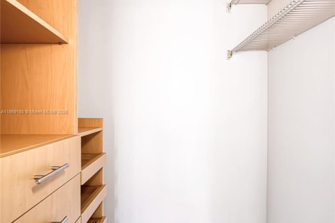Condo in Hallandale Beach, Florida, 1 bedroom  № 1887214 - photo 24