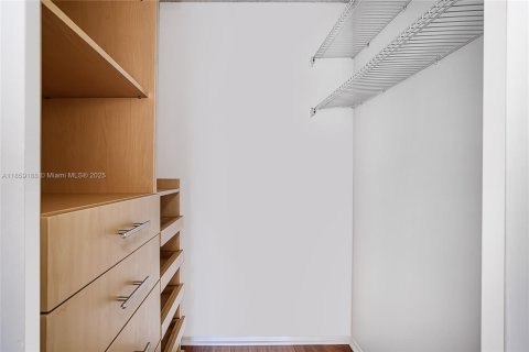 Condo in Hallandale Beach, Florida, 1 bedroom  № 1887214 - photo 23
