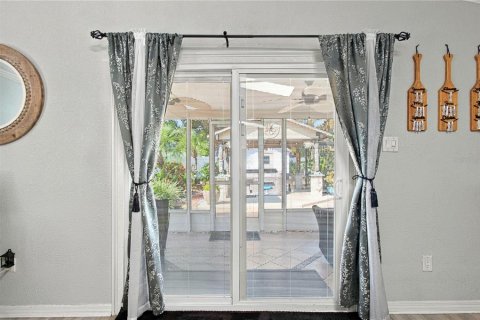 Casa en venta en Tampa, Florida, 3 dormitorios, 157.93 m2 № 2387433 - foto 16