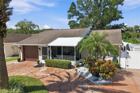 Casa en venta en Tampa, Florida, 3 dormitorios, 157.93 m2 № 2387433 - foto 2