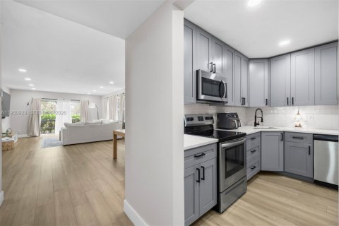 Condo in Lauderhill, Florida, 2 bedrooms  № 2006862