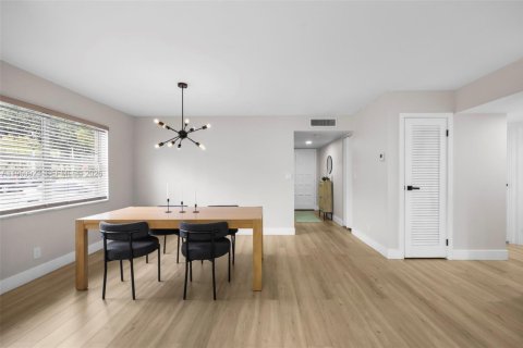 Condo in Lauderhill, Florida, 2 bedrooms № 2006862 - photo 16