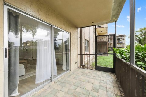 Condo in Lauderhill, Florida, 2 bedrooms № 2006862 - photo 28