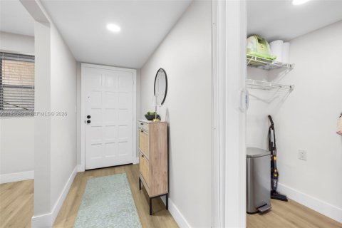 Condo in Lauderhill, Florida, 2 bedrooms № 2006862 - photo 6