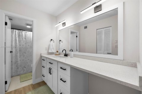 Condo in Lauderhill, Florida, 2 bedrooms № 2006862 - photo 21