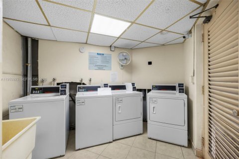 Condo in Lauderhill, Florida, 2 bedrooms № 2006862 - photo 30