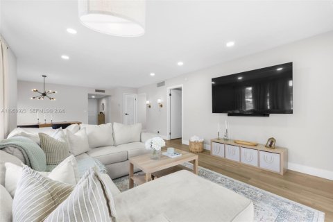 Condo in Lauderhill, Florida, 2 bedrooms № 2006862 - photo 15