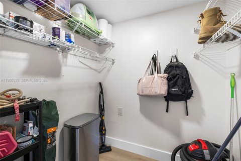 Condo in Lauderhill, Florida, 2 bedrooms № 2006862 - photo 7