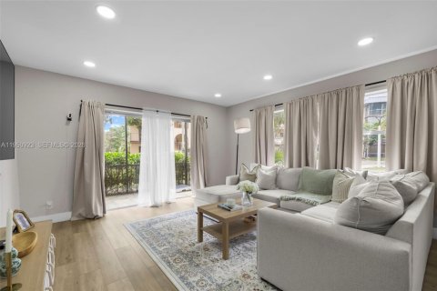 Condo in Lauderhill, Florida, 2 bedrooms № 2006862 - photo 13