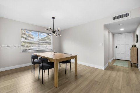 Condo in Lauderhill, Florida, 2 bedrooms № 2006862 - photo 10