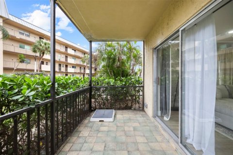 Condo in Lauderhill, Florida, 2 bedrooms № 2006862 - photo 29