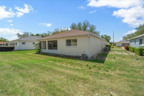 House in Ocala, Florida 2 bedrooms, 134.06 sq.m. № 2102117 - photo 12