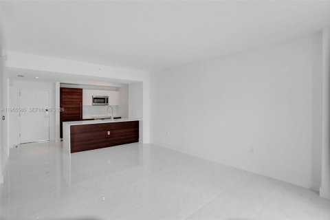 Condo in Coral Gables, Florida, 1 bedroom  № 2010311 - photo 7