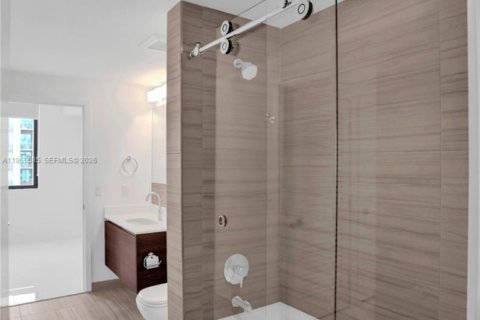 Condo in Coral Gables, Florida, 1 bedroom  № 2010311 - photo 20