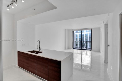 Condo in Coral Gables, Florida, 1 bedroom  № 2010311 - photo 10