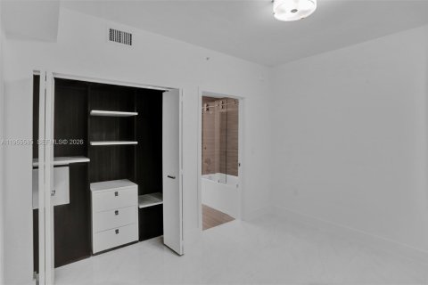 Condo in Coral Gables, Florida, 1 bedroom  № 2010311 - photo 26