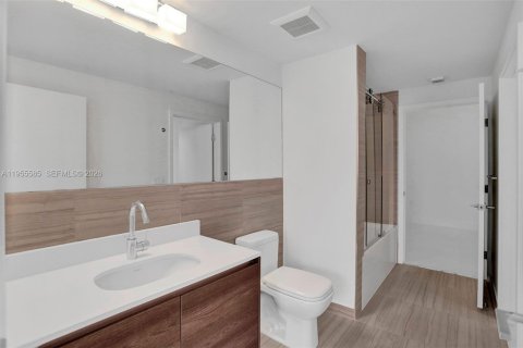 Condo in Coral Gables, Florida, 1 bedroom  № 2010311 - photo 19