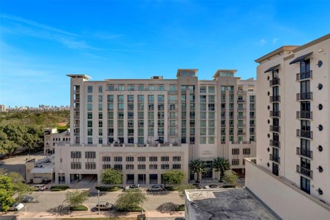 Condo in Coral Gables, Florida, 1 bedroom  № 2010311 - photo 3