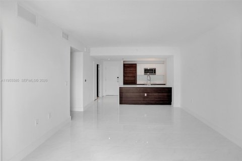 Condo in Coral Gables, Florida, 1 bedroom  № 2010311 - photo 16