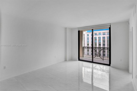 Condo in Coral Gables, Florida, 1 bedroom  № 2010311 - photo 12