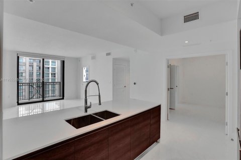 Condo in Coral Gables, Florida, 1 bedroom  № 2010311 - photo 8