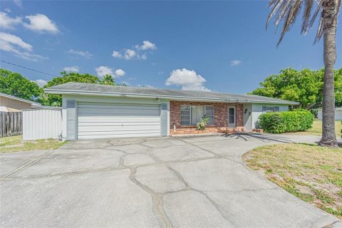 Casa en alquiler en Clearwater, Florida, 3 dormitorios, 148.55 m2 № 1903380 - foto 1