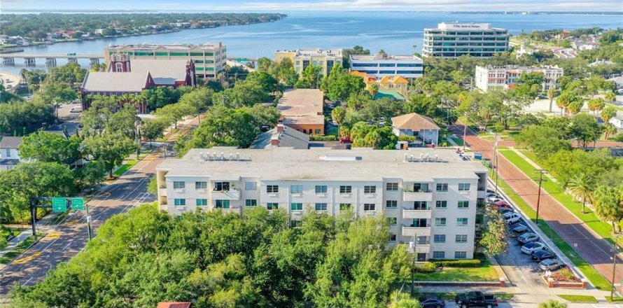 Condo in Tampa, Florida, 2 bedrooms № 2238084