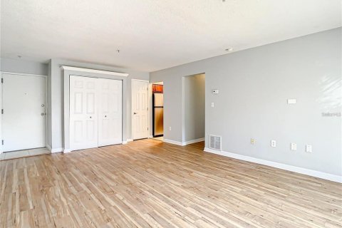 Condo in Tampa, Florida, 2 bedrooms № 2238084 - photo 9