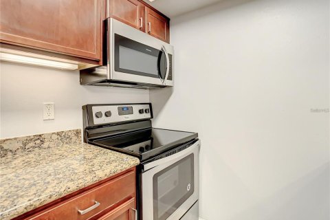 Condo in Tampa, Florida, 2 bedrooms № 2238084 - photo 13