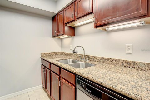 Condo in Tampa, Florida, 2 bedrooms № 2238084 - photo 11