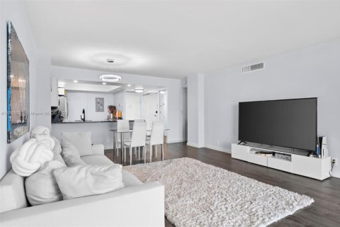 Copropriété à vendre à Hallandale Beach, Floride: 2 chambres, 107.02 m2 № 1952525 - photo 7